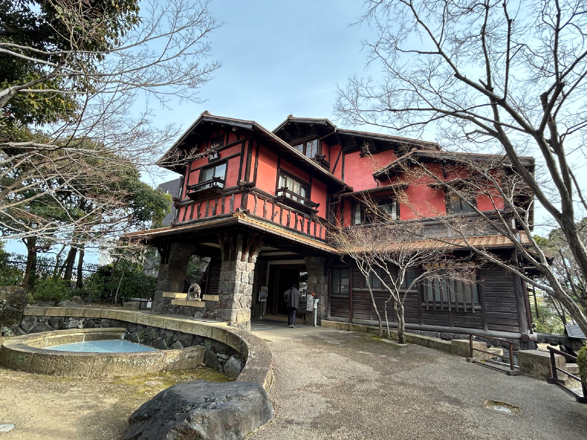 Богатая дача начала 20 века в Нагое. Фото моё.