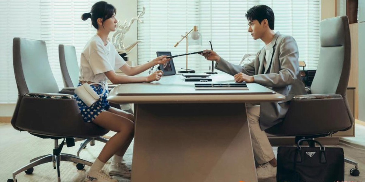 Герои очень хорошо смотрятся вместе, у обоих яркая внешность, подходят друг другу 