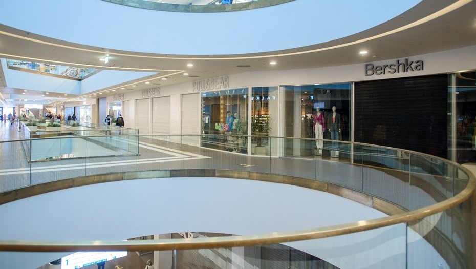    Закрытые магазины Bershka и Pull&Bear в петербургском ТРЦ "Галерея". Автор фото: Сергей Ермохин / "Деловой Петербург"