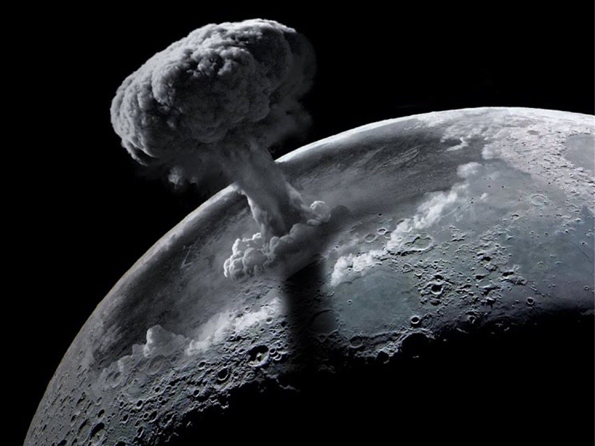 Гипотетический взрыв ядерной бомбы на Луне