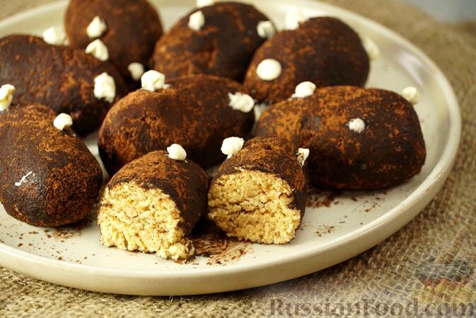 яйца, сахар, крахмал, мука, масло сливочное, сахарная пудра, сгущенное молоко, коньяк, какао-порошок