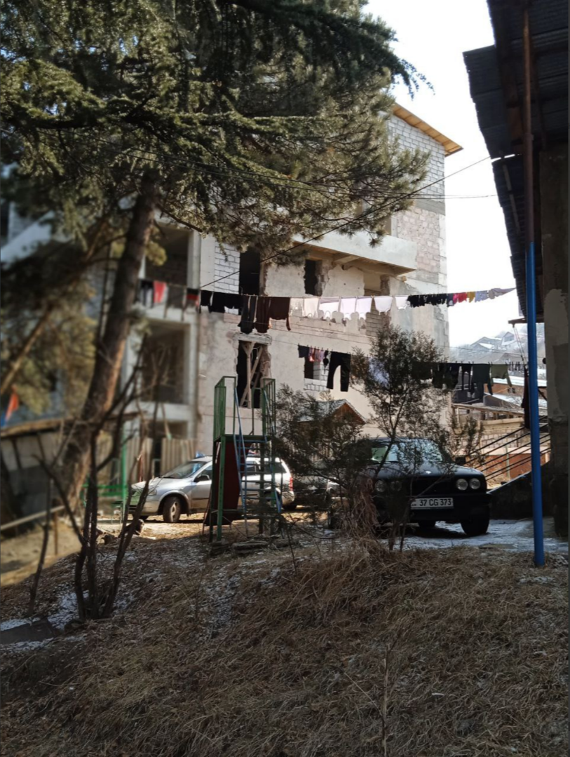 Снежные заносы в зимнем Дилижане