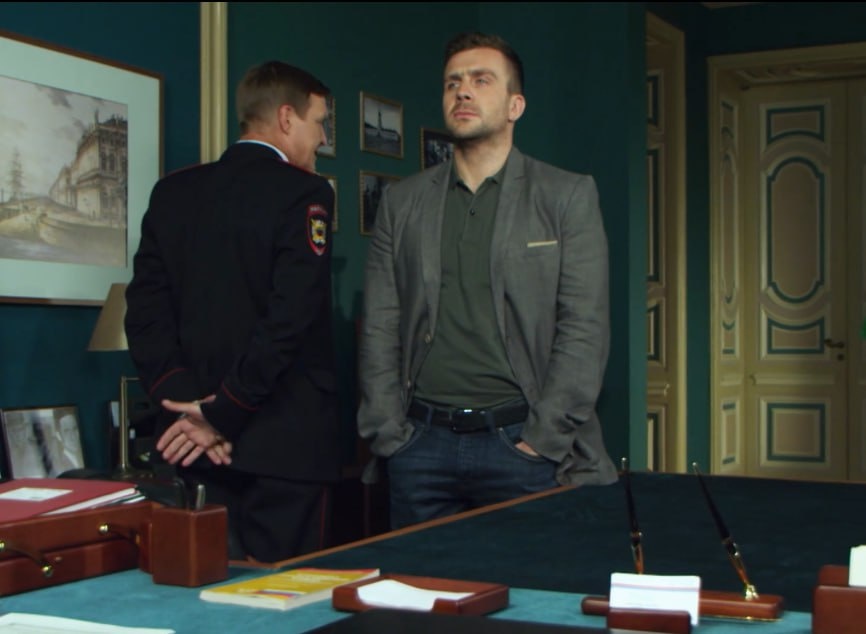 Гнобит неугодного сотрудника