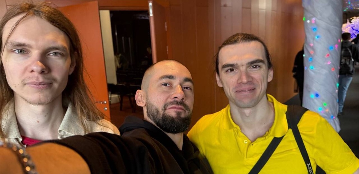 Волонтеры Open Longevity Виктор Рыбин, Данила и Димка Прокофьев.