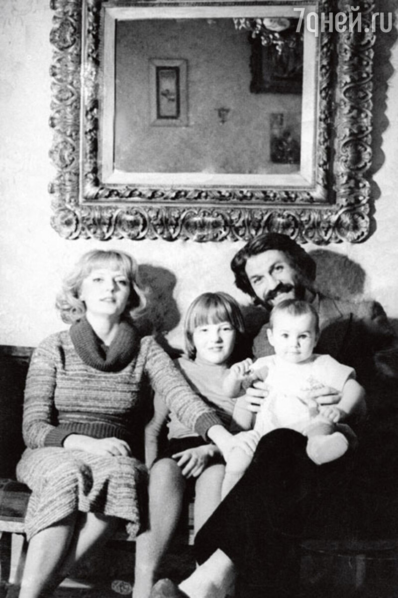 Марианна, ее дочь Александра, Борис и их общая дочь Дарья (слева направо)