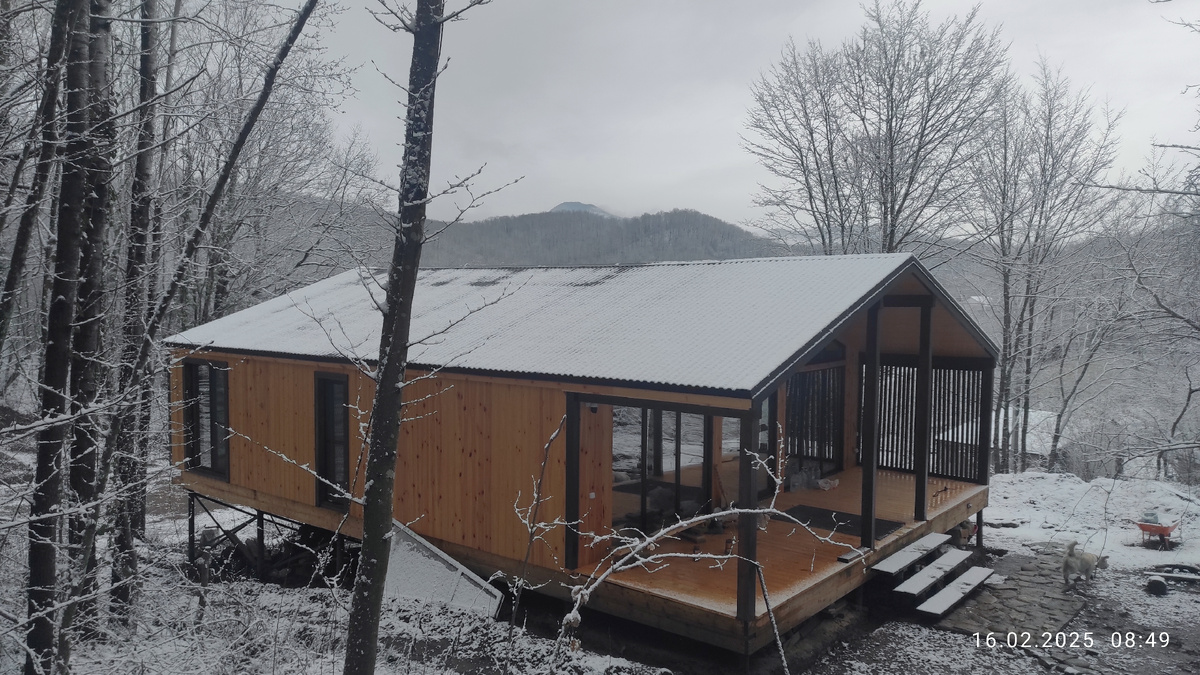 Да, сегодня у нас вот так. А ещё вчера было сухо и солнечно.