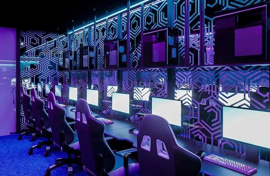 Пример компьютерного клуба из свободного интернета