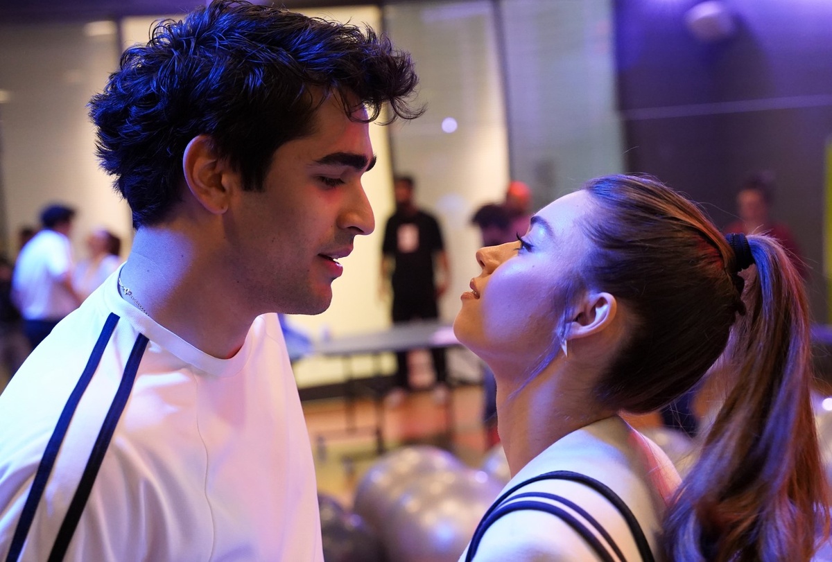 Источник https://m.media-amazon.com/images/M/MV5BMjRiZGQ0Y2MtZTBmNi00MmRiLWIyYWUtODlhNGM1NzNiOTlkXkEyXkFqcGdeQXVyMzA1ODY4NjQ@._V1_.jpg