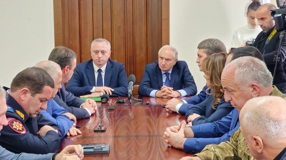    Бадра Гунба и Валерий Бганба / gov-abh.org