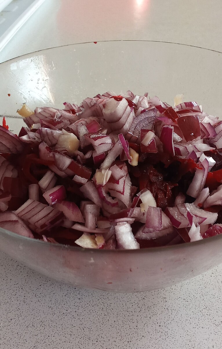 Фото делаю с подставки для телефона , надо бы настроить штатив. Но пока так быстрее.