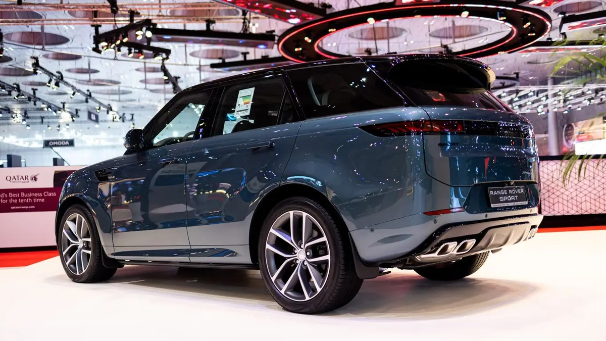 Range Rover Sport выглядит замечательно с любого ракурса