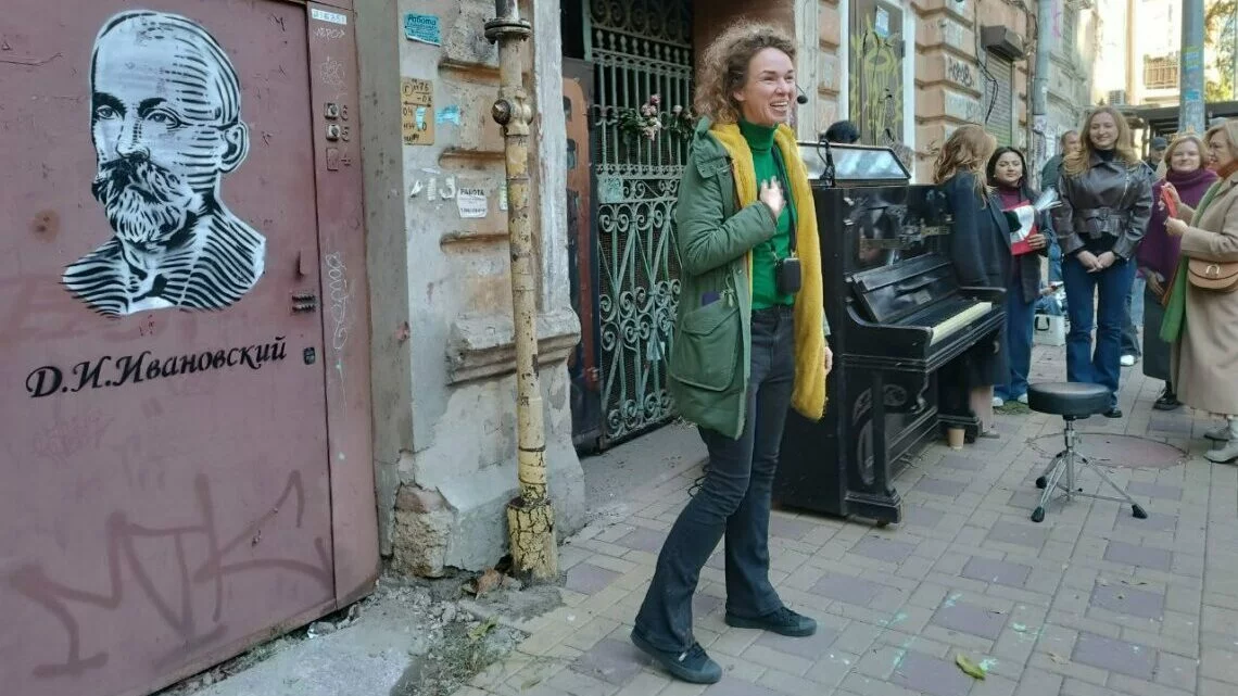 Концерт возле дома, где проживал Д. Ивановский (фото А. Талызина)