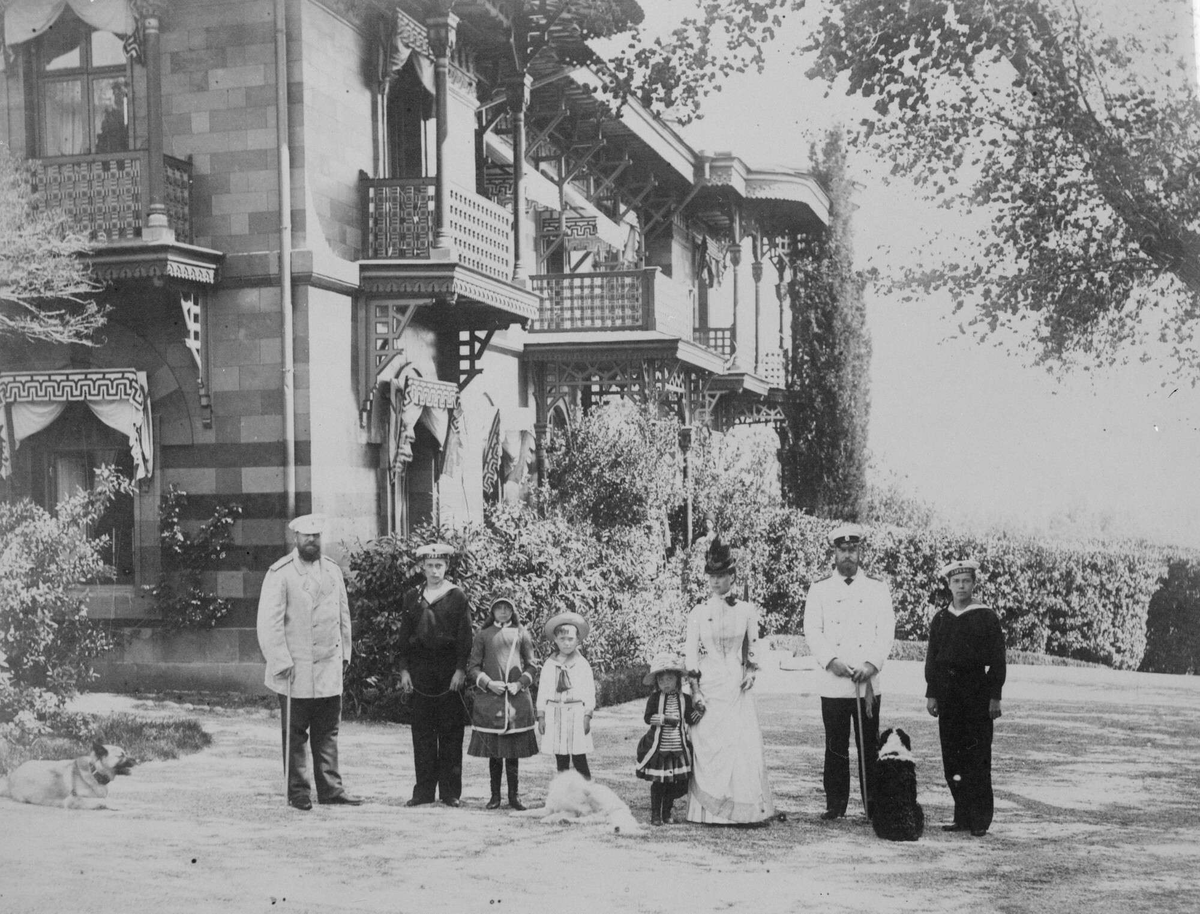 Семья императора Александра III в Ливадии, старый дворец