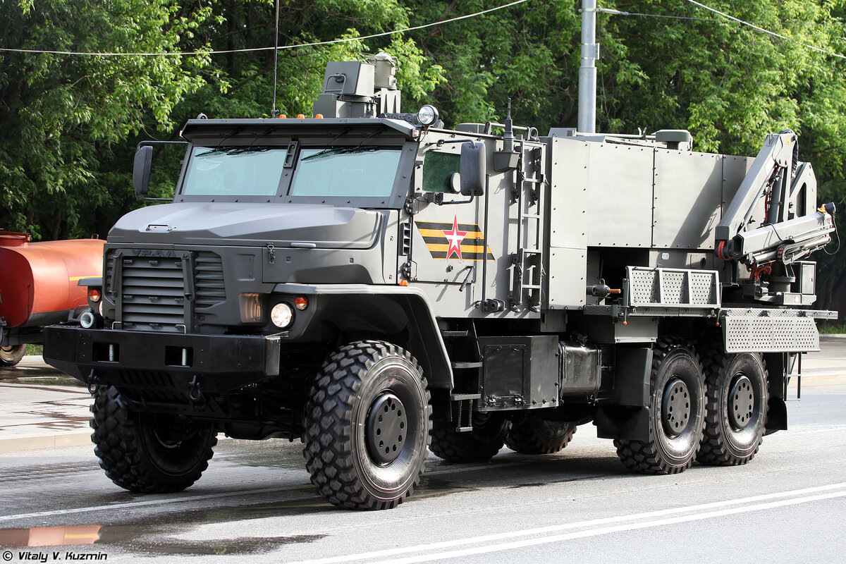 ТОС-2 «Тосочка» на 3-осном колёсном шасси 6×6 автомобиля Урал-63704-0010