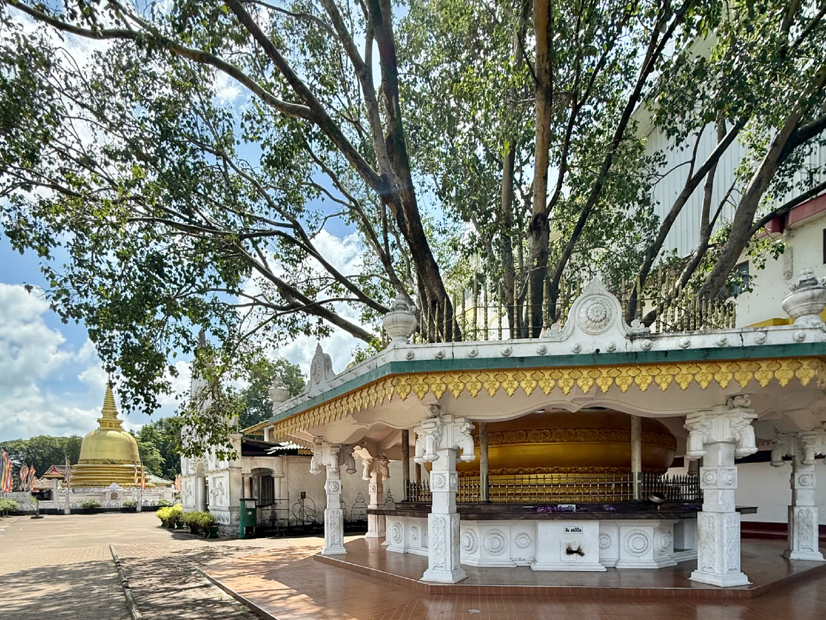 Ступа в золотом храме Дамбуллы