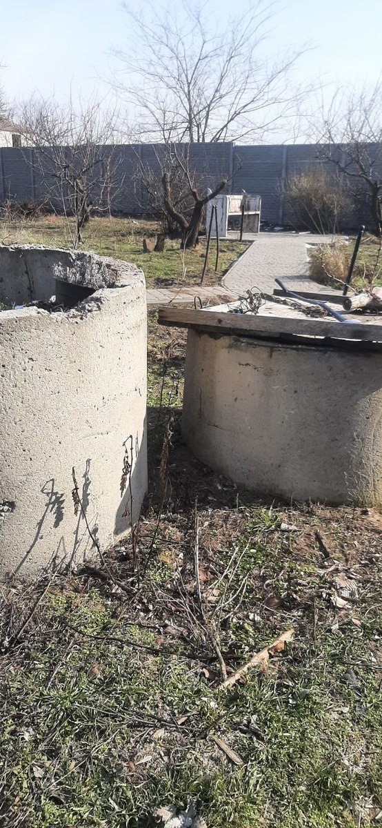 Сейчас оба кольца стоят на своих основаниях. 