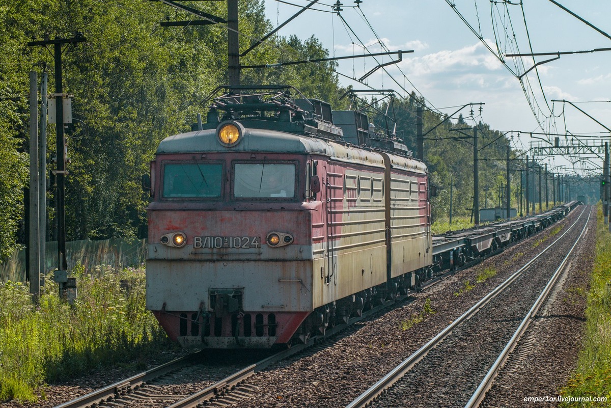 Электровоз ВЛ10У-1024 с грузовым поездом, перегон Нара - Бекасово-1