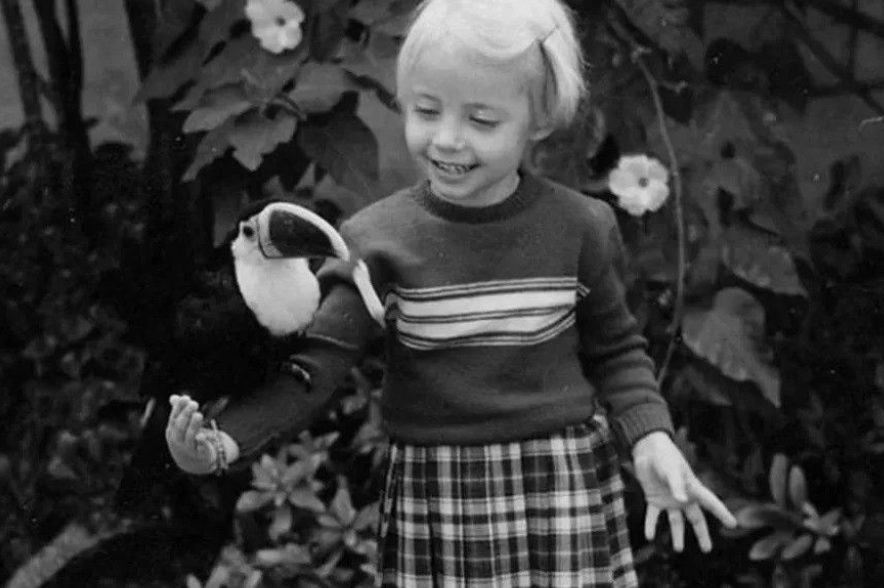 Юная Юлиана Кёпке. В детстве родители привили ей любовь к природе.
