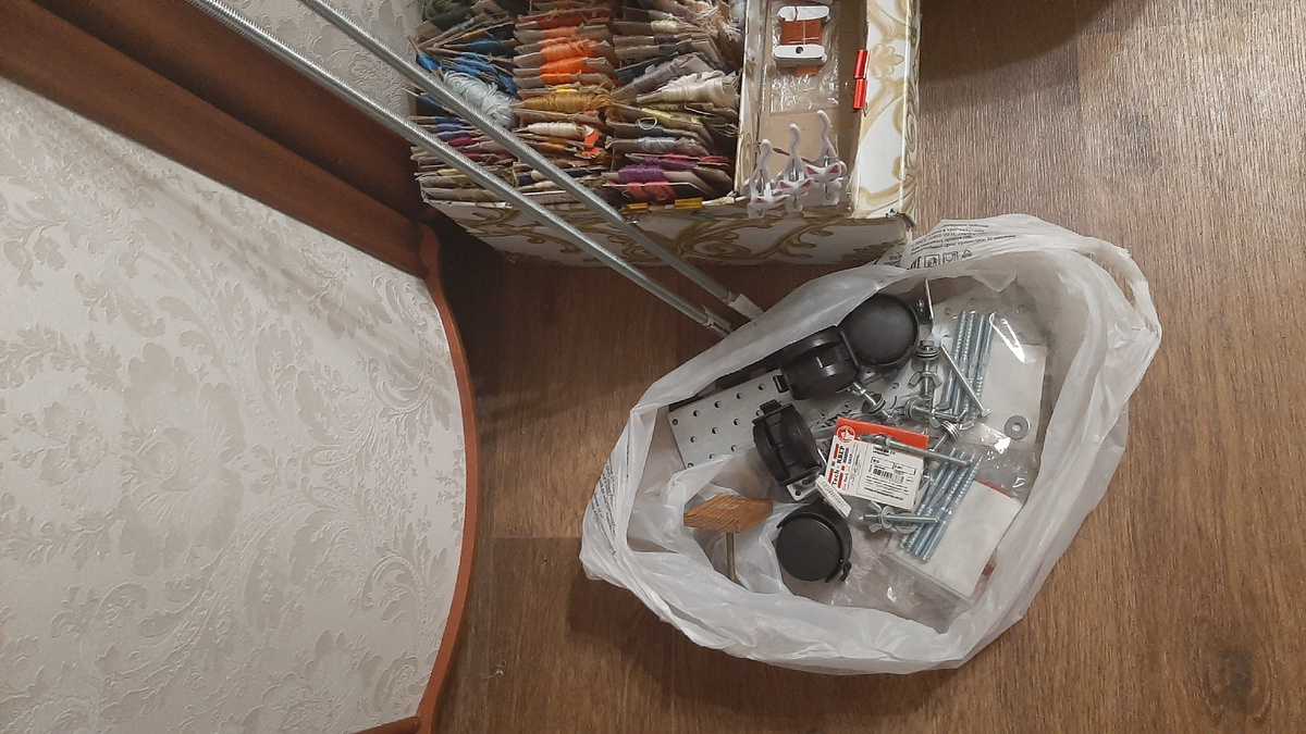 Давно хотела поставить станок на колеса. Моя мечта имеет право быть. А колеса непростые, они с тормозами 😂🤗