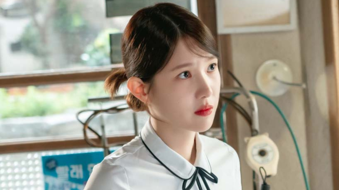 Старшая дочь Чарим трудится дизайнером одежды в крупной швейной компании без особенного успеха. Характер у нее вредный, задиристый. Недавно съехала из семьи накопив денег на залог небольшой студии.