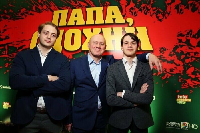 Виталий Хаев с сыновьями. / Фото: www.woman.ru