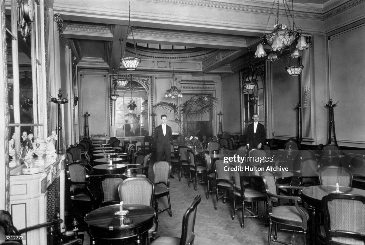 Интерьера кафе Веррей. 1935. (с) GettyImages
