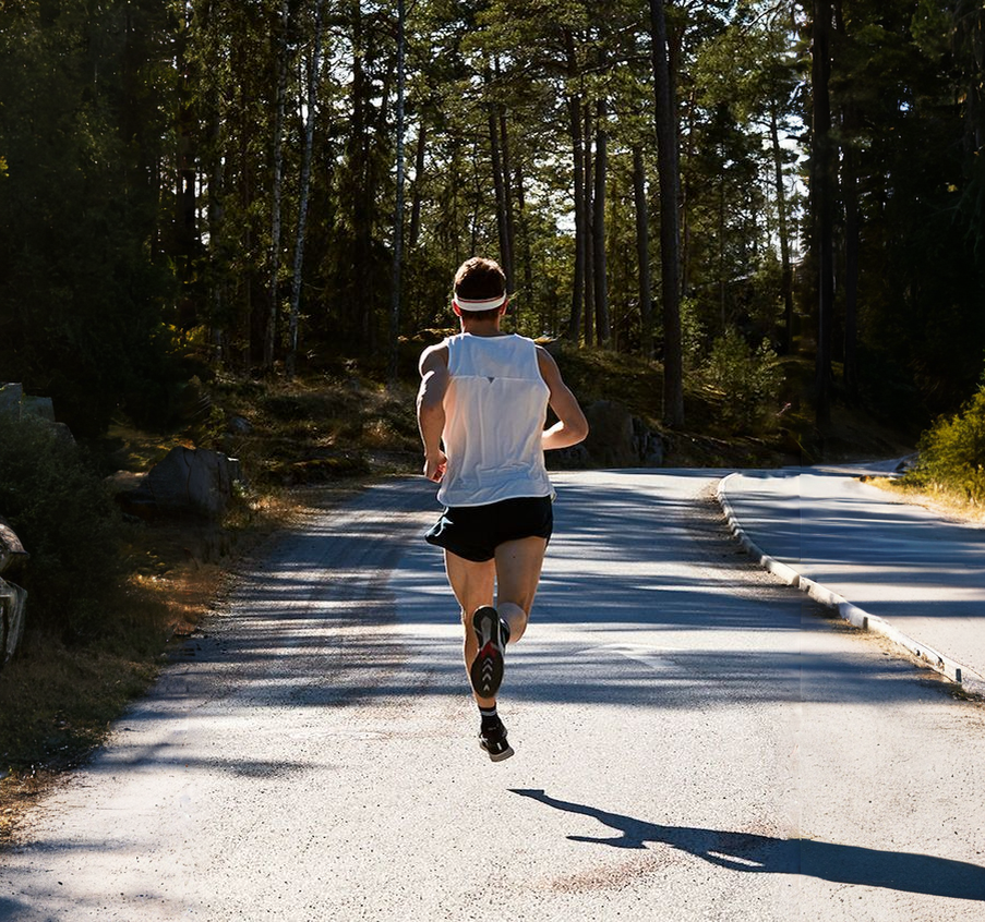 Правильно подобранные кроссовки доставят удовольствие при пробежке по асфальту
