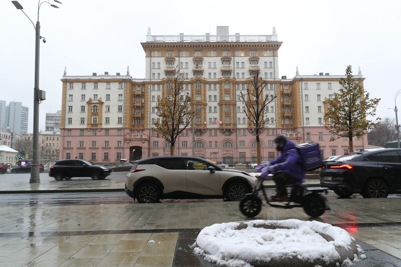    Здание посольства США. / Источник: © ИЗВЕСТИЯ/Эдуард Корниенко