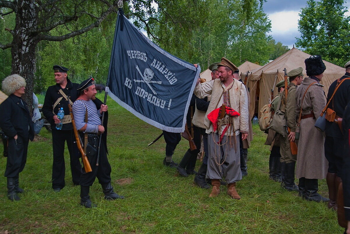 Реконструкция. Анархиствующая братия времен Гражданской войны. Фото из открытых источников