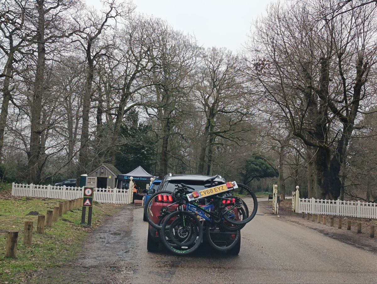 У ворот в Кламбер-Парк