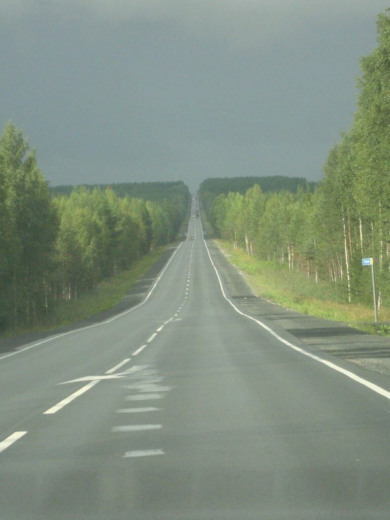 По трассе ехать хорошо, удобно, но скучно: места красивые, но проносятся мимо со скоростью автомобиля