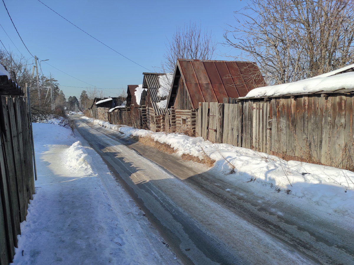 Улица с автомобильным движением (в одну полосу)