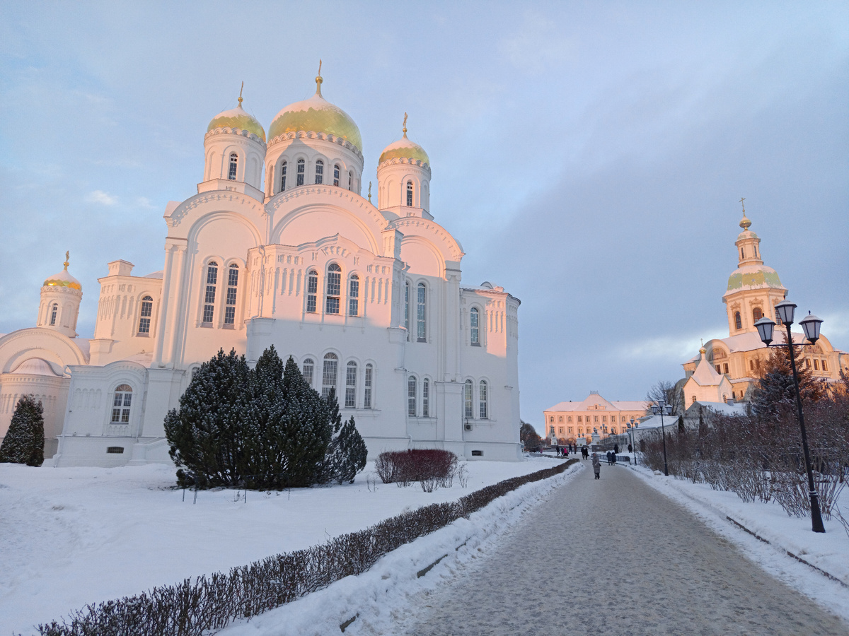 Свято-Троицкий Серафимо-Дивеевский женский монастырь. Преображенский и Благовещенский соборы.