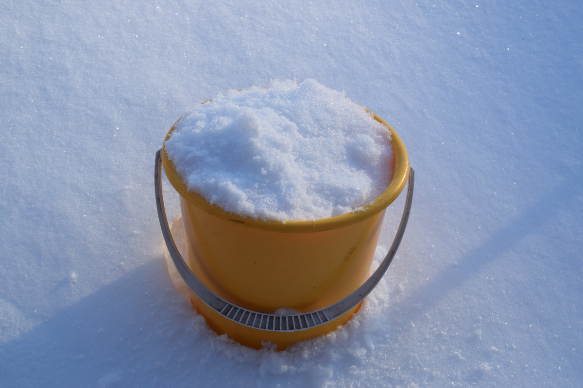 снег собранный на даче идеальный вариант(фото автора)