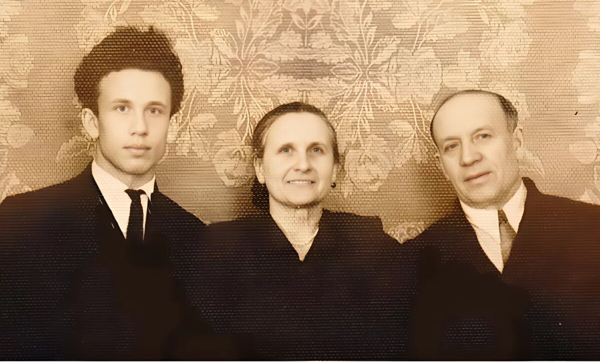 С родителями Елизаветой Андреевной и Андреем Давидовичем, 1961 год.
