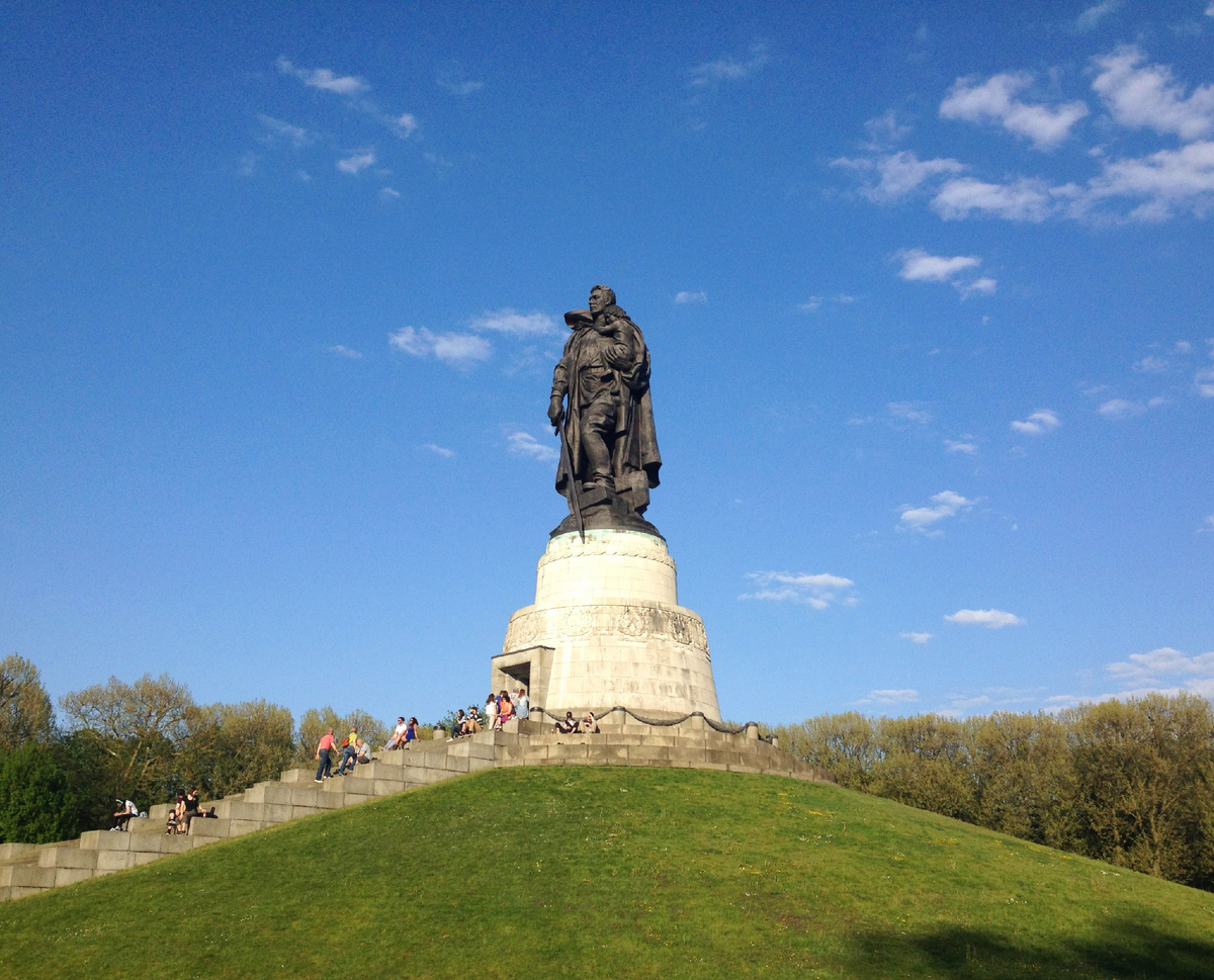 Памятник "Воину-освободителю". Трептов-парк, Берлин 