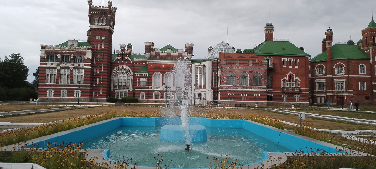 Замок и его парковая зона