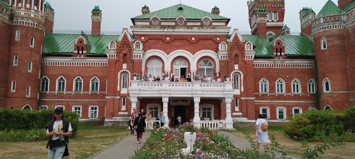 Центральный вход в замок