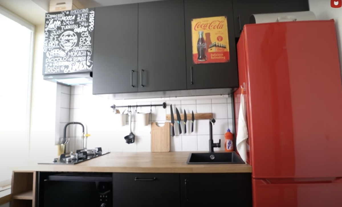 Размеры: Холод-к– 60 см, мойка– 50 см, посудомойка- 45 см, для СВЧ- 50 см, полочка – 15.