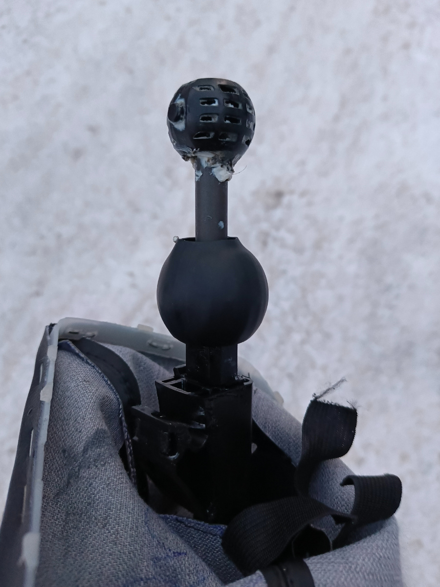 На верхний шарик установлена термоусадка