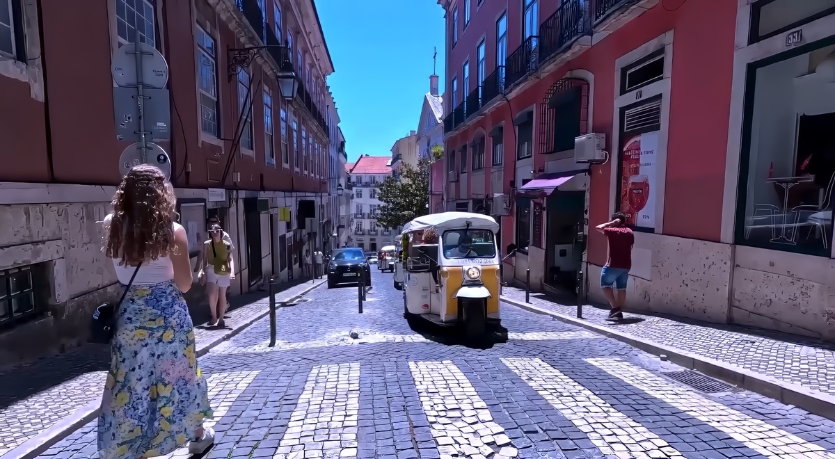 Неспешная жизнь тихих улочек Лиссабона.