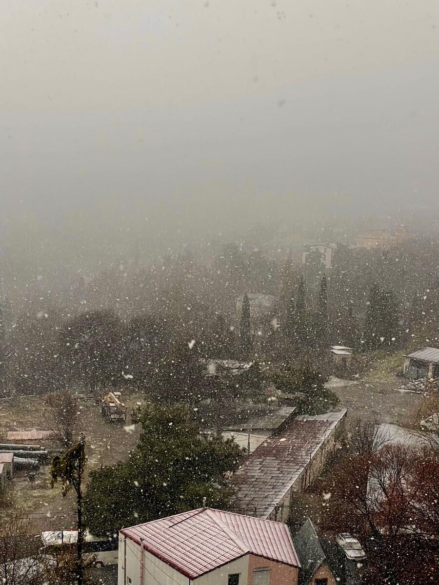 10-й микрорайон, вид на Ай-Петри)