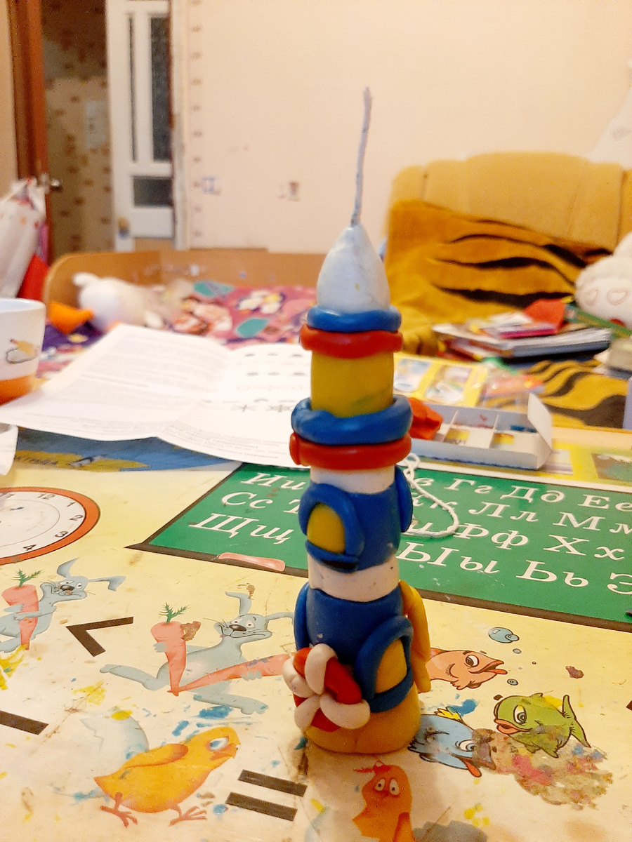 Вон какую свечу слепили😊🕯