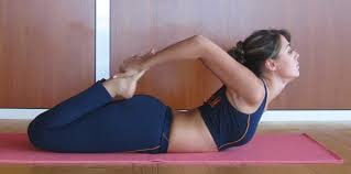 Хатха-йога помогает укрепить тело, улучшить гибкость и снизить уровень стресса.