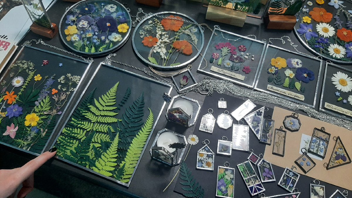 На фестивале продают всякий хендмейд