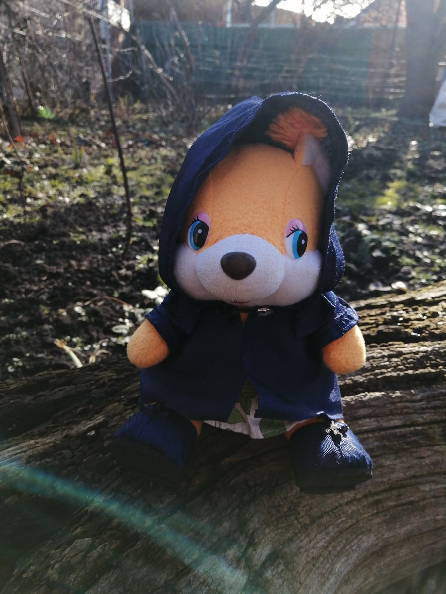 Белочка собралась идти за подснежниками.