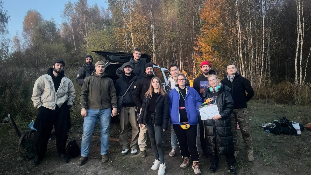 Фото с проекта к/м фильма "Грань" режиссёра Борислава Гурина, в котором работала как 2й режиссёр, исполнительный продюссер,  скоро выйдет после пост-продакшена в свет, в конце статьи приложу видео с тизером фильма - на фото как члены съемочной группы, так и актёры, все кто причастен к проекту.