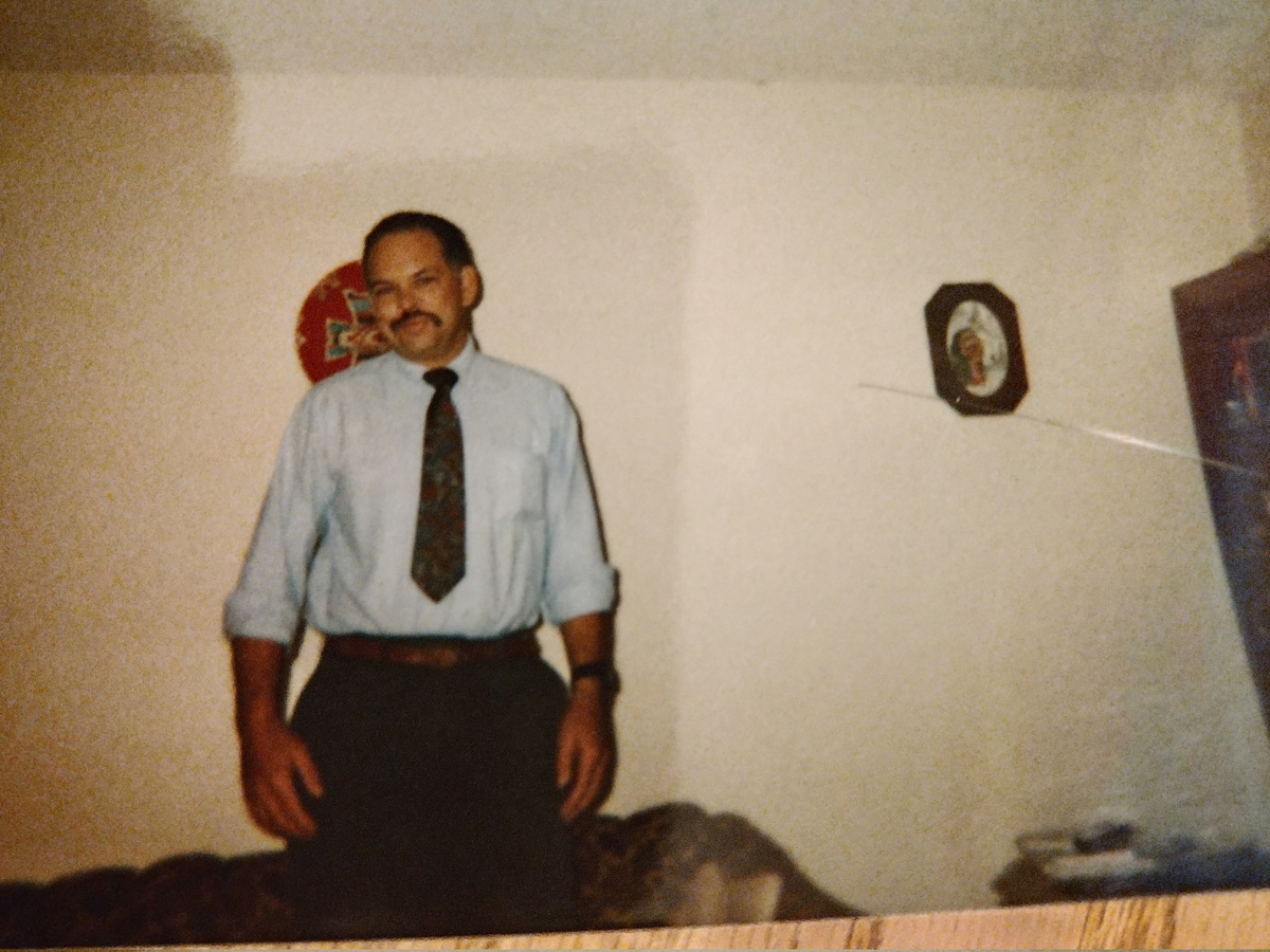 А это фото мне прислал Скотт в своем первом письме. Мне он сразу понравился- солидный мучжина 