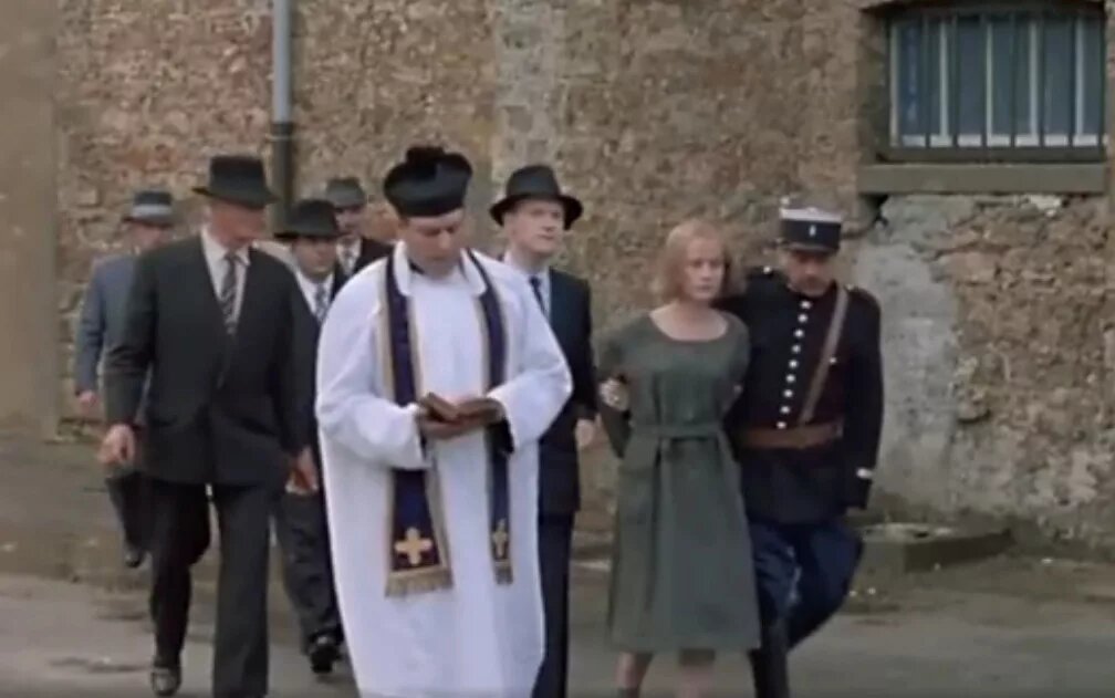 Кадр из фильма Клода Шаброля 1988 года "Женское дело"