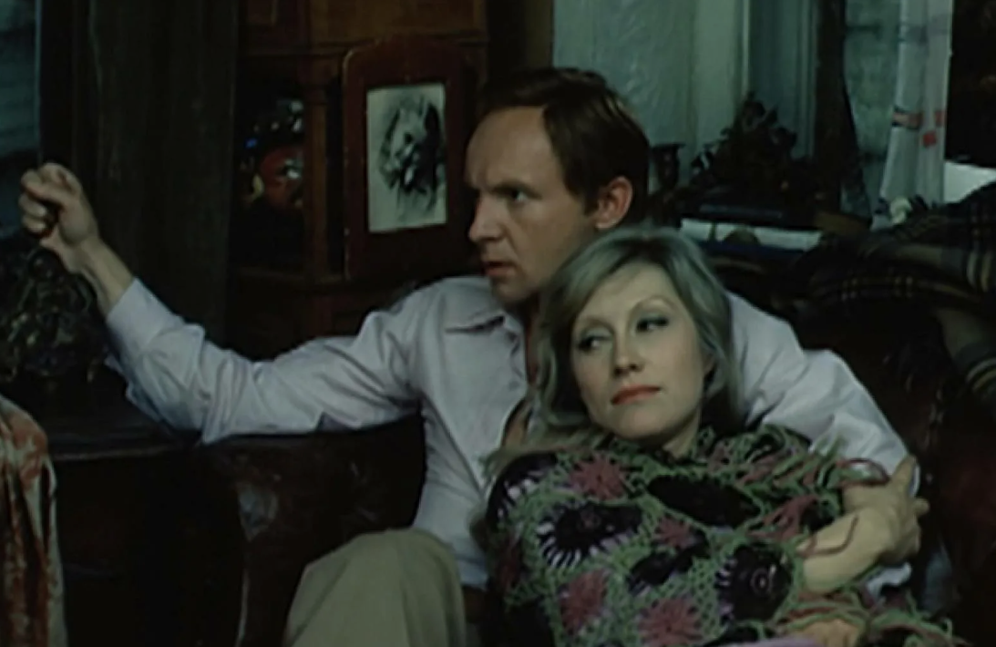 Кадр из фильма. Андрей Мягков в роли Антона Тихомирова и Ирина Мирошниченко в роли Инны Кротовой